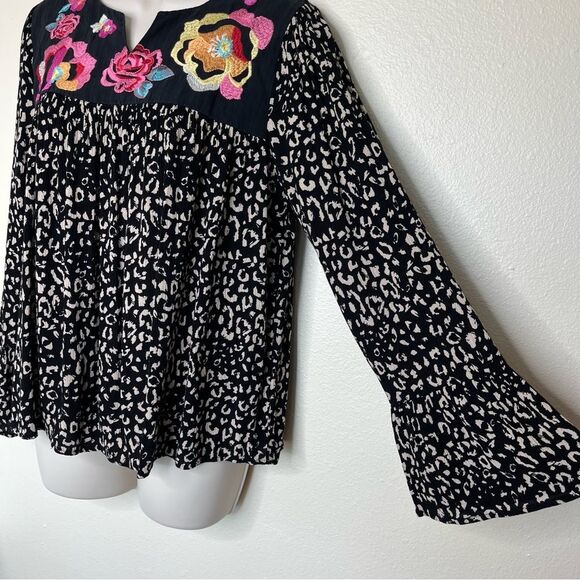 Savanna Jane Floral Embroidered Leopard Print Bell Sleeve Black Top Women Medium - Picture 5 of 14